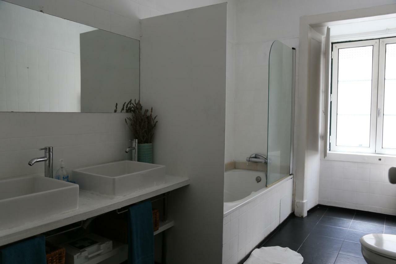 Stunning Apartment Near Chiado Lisabona Exterior foto
